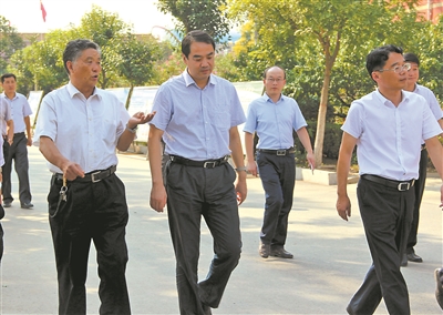 县领导到萌山中学调研指导工作.jpg